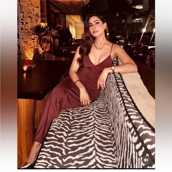 ZARA TEXTURED FLORAL MIDI DRESS - Picture 4 of 6